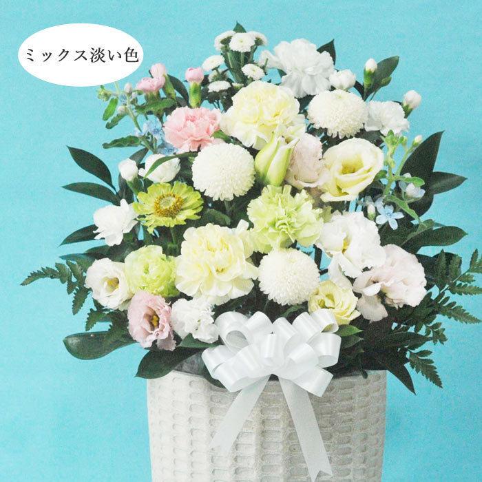 お供え花とスイーツ 洋花を使った旬のおまかせ お供え花「風月アレンジ」+長崎和泉屋 長崎カステラ蜂蜜 0.5号 10切入  ギフトセット FKAASWの画像