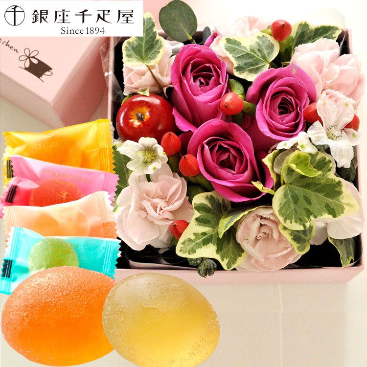 花とスイーツのセット 四角フラワーボックスmサイズアレンジと 銀座千疋屋 ひとくちフルーツゼリーセット 誕生日 記念日 お祝い花 即日発送 あすつく Flowerkitchen Jiyugaoka 通販 Paypayモール