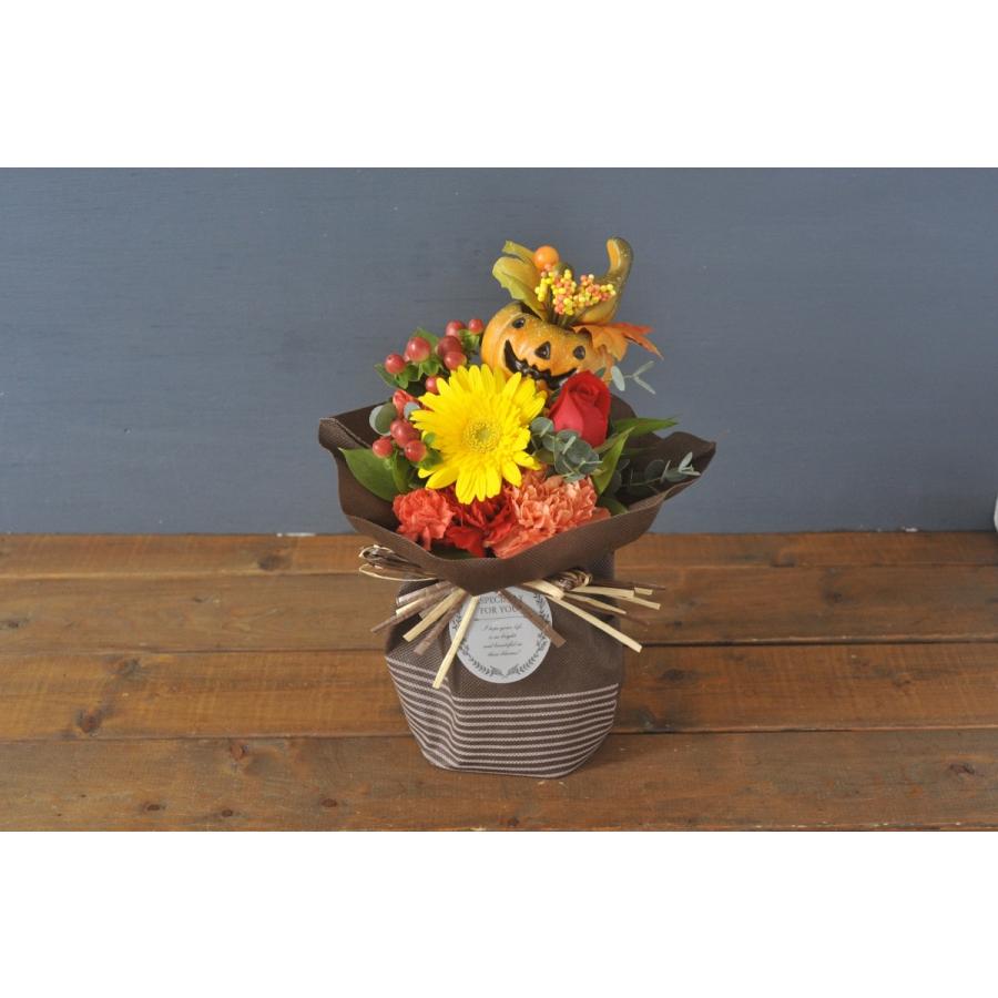 秋の実り ハロウィンのスタンディングブーケ そのまま飾れる花束 即日発送 あすつくの花ギフト 期間限定 飾り付け Halloweenstb01 Flowerkitchen Jiyugaoka 通販 Yahoo ショッピング