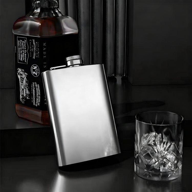 スキットル お酒 水筒 ウイスキーボトル ウイスキー 入れ 携帯ボトル 携帯 ポケットボトル ミニ 酒を入れる容器 ステンレス 大人用 登山 キャンプ 300ml大容量 |  | 09