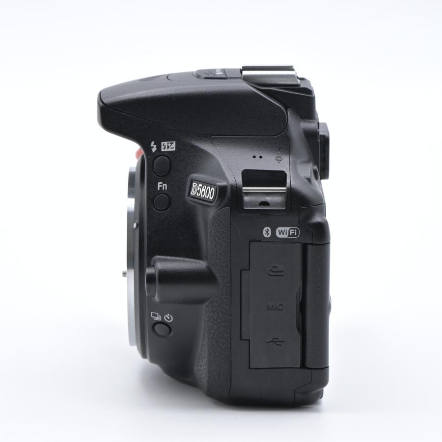 Nikon ニコン D5600 ボディ : フラッグシップカメラ - 通販