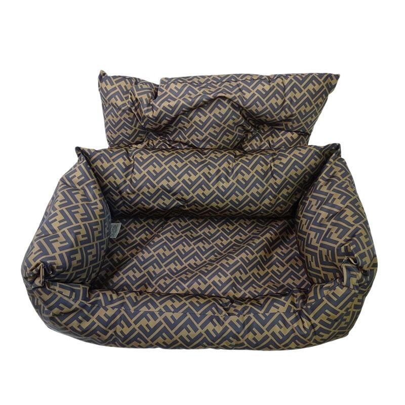 FENDI（フェンディ） ドッグベッド スモール FF ズッカ柄 小型犬