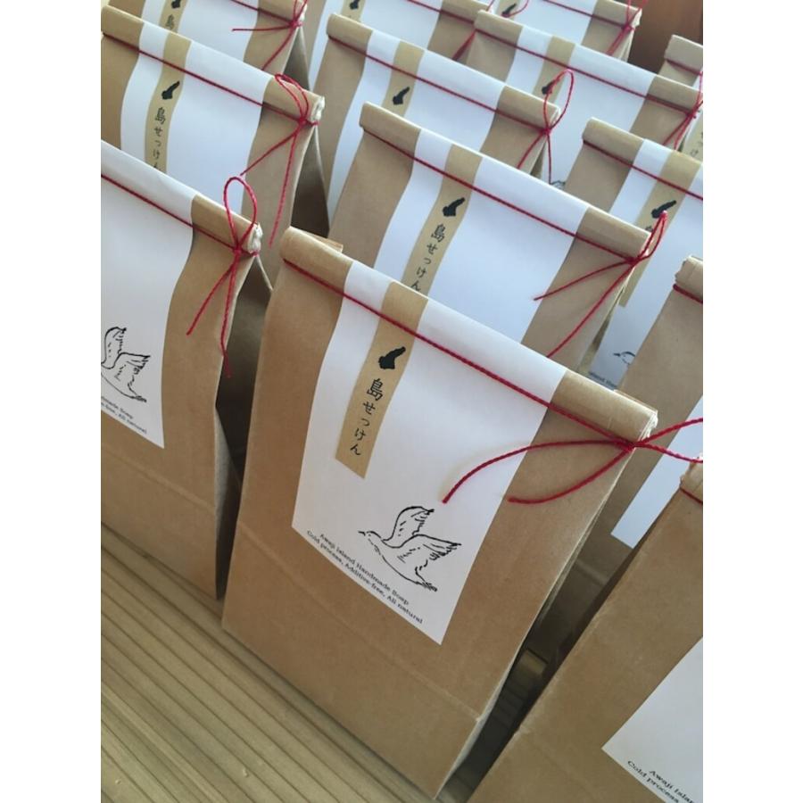 無添加 石鹸 野花 酒粕 2個 島せっけん 固形 ギフト 贈り物 母の日 敬老の日 結婚式 引き出物 お祝い プチギフト プレゼント交換 いい香り 肌に優しい 淡路島発 |  | 03