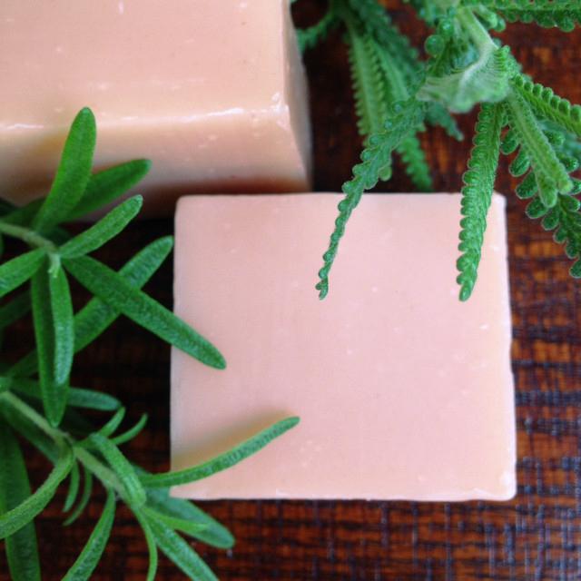 無添加 石鹸 野花 酒粕 2個 島せっけん 固形 ギフト 贈り物 母の日 敬老の日 結婚式 引き出物 お祝い プチギフト プレゼント交換 いい香り 肌に優しい 淡路島発 |  | 05