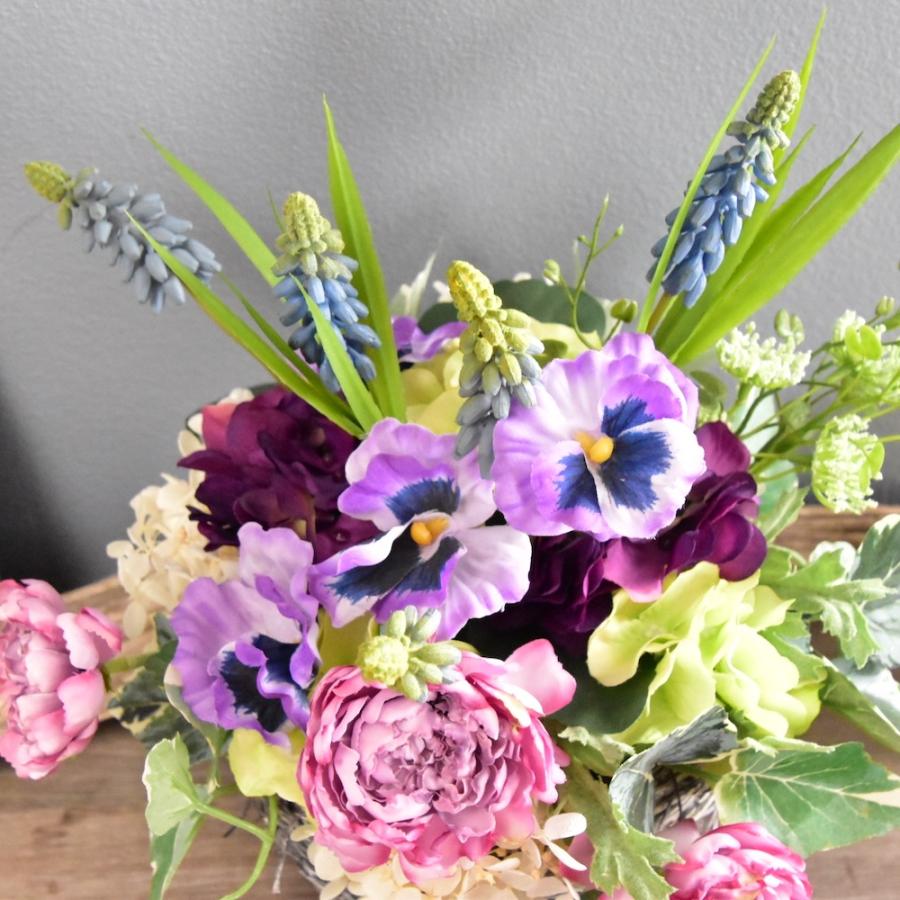 フラワーアレンジ　おしゃれ　パープル　紫系　ナチュラル　ギフト　パンジー　ムスカリ　ラナンキュラス　アレンジ 　送料無料 |  | 06