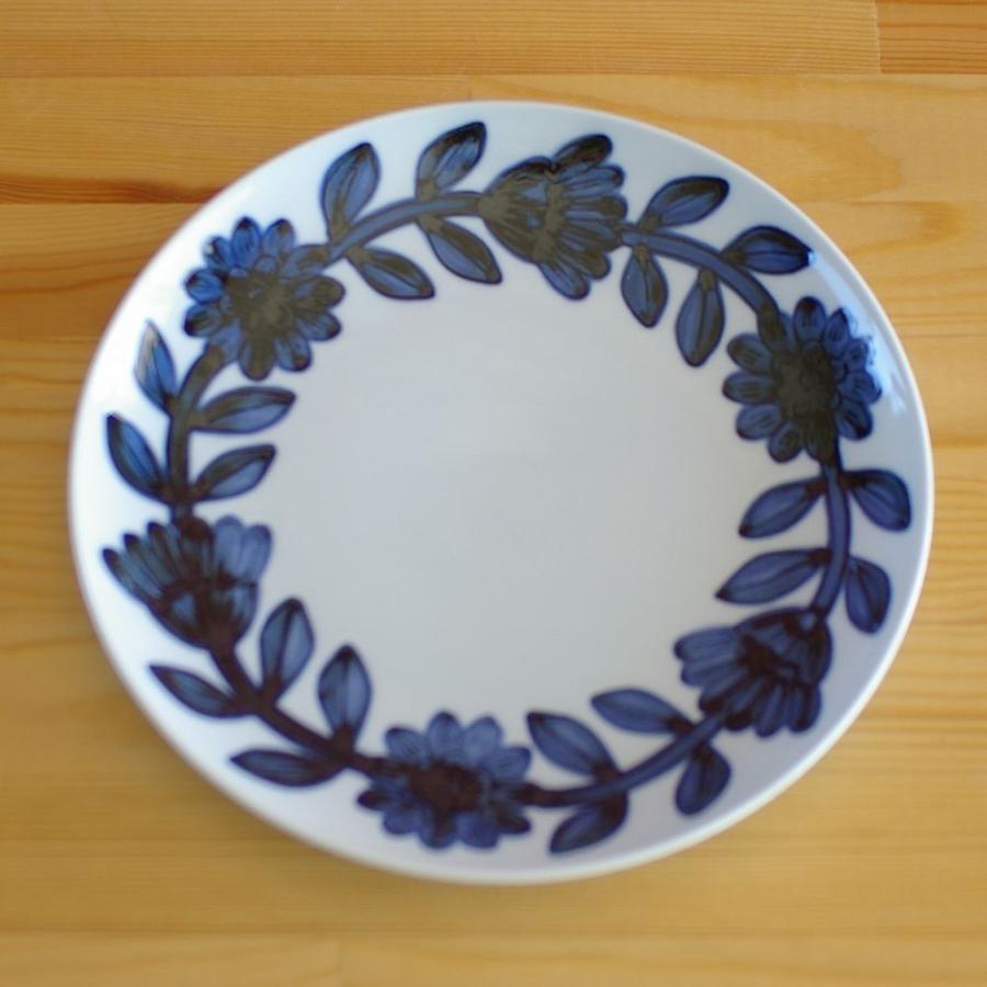 波佐見焼 デイジー 22cm ランチプレート デザートプレート お皿 中皿 西山 コバルトブルー 北欧風の花柄 Hasamiyaki Daisy Plate22cm Flohmarkt フローマルクト 通販 Yahoo ショッピング