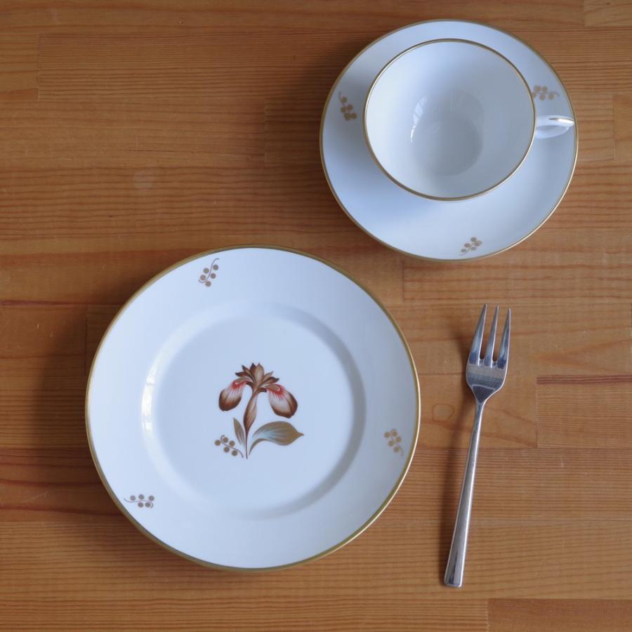 ロイヤルコペンハーゲン ブラウン アイリス 花柄 ボタニカル デザートプレート ケーキ皿 19cm Royal Copenhagen Brown Iris 1105 5 8 Royal Copenhagen Brown Iris Plate 19cm 1105 5to8 Flohmarkt フローマルクト 通販 Yahoo ショッピング