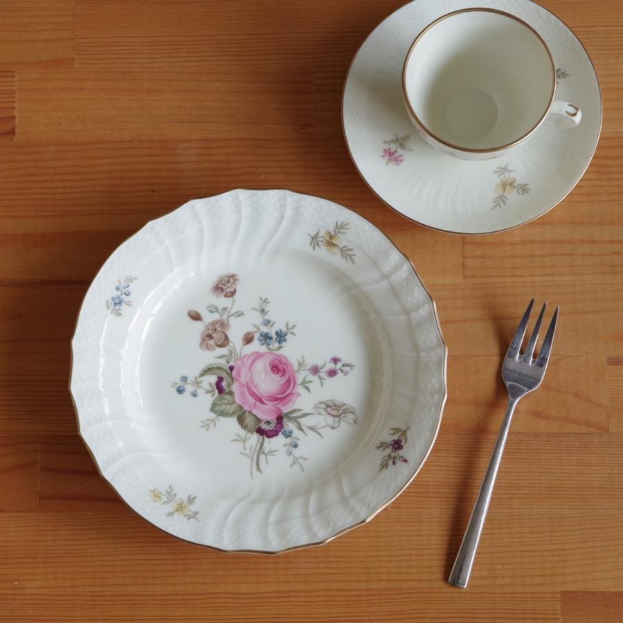 ロイヤルコペンハーゲン フリセンボー 花柄 ボタニカル デザートプレート ケーキ皿 cm Royal Copenhagen Frijsenborg 1022 1 Royal Copenhagen Frijsenborg Plate cm 1022 1 Flohmarkt フローマルクト 通販 Yahoo ショッピング