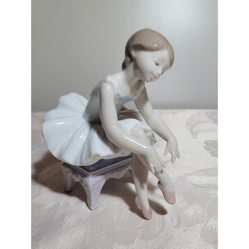LLADRO リヤドロ人形 リヤドロ リトルバレリーナ(出番前)8125 LLADRO リヤドロ人形 リヤドロ リトルバレリーナ(出番前)8125