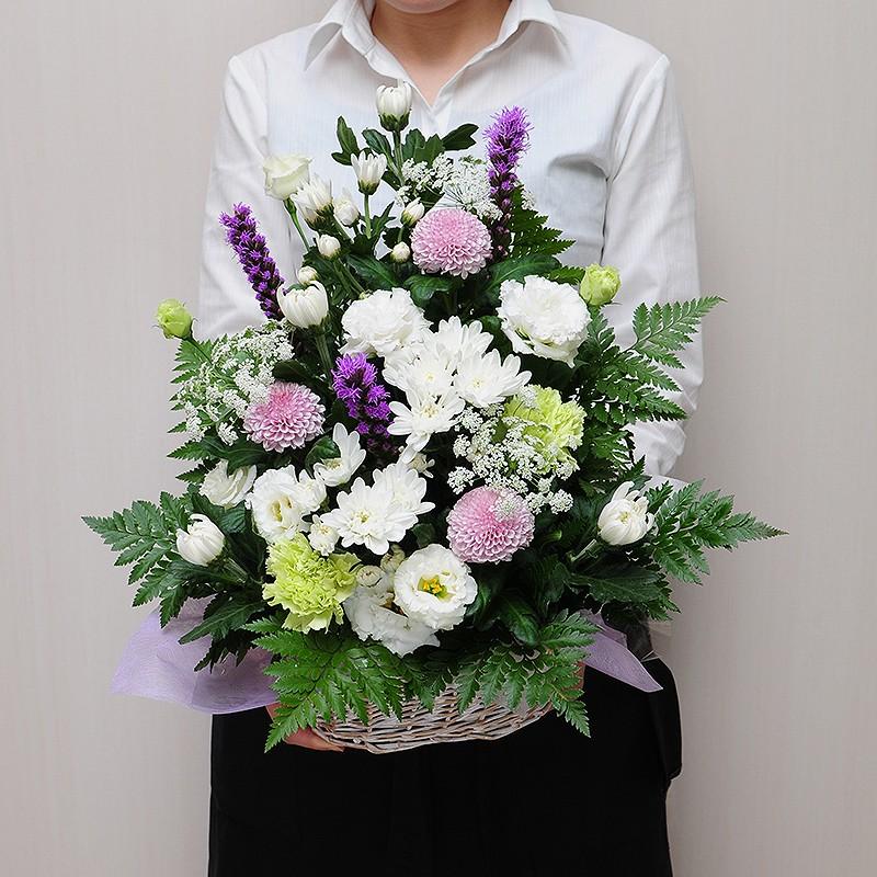 お供え 花 贈る 供花 法事 命日 仏花 生花 四十九日 一周忌 三回忌 法要 デザイナーズお供え花アレンジメント MSサイズ | エーデルワイス花の贈り物 | 03