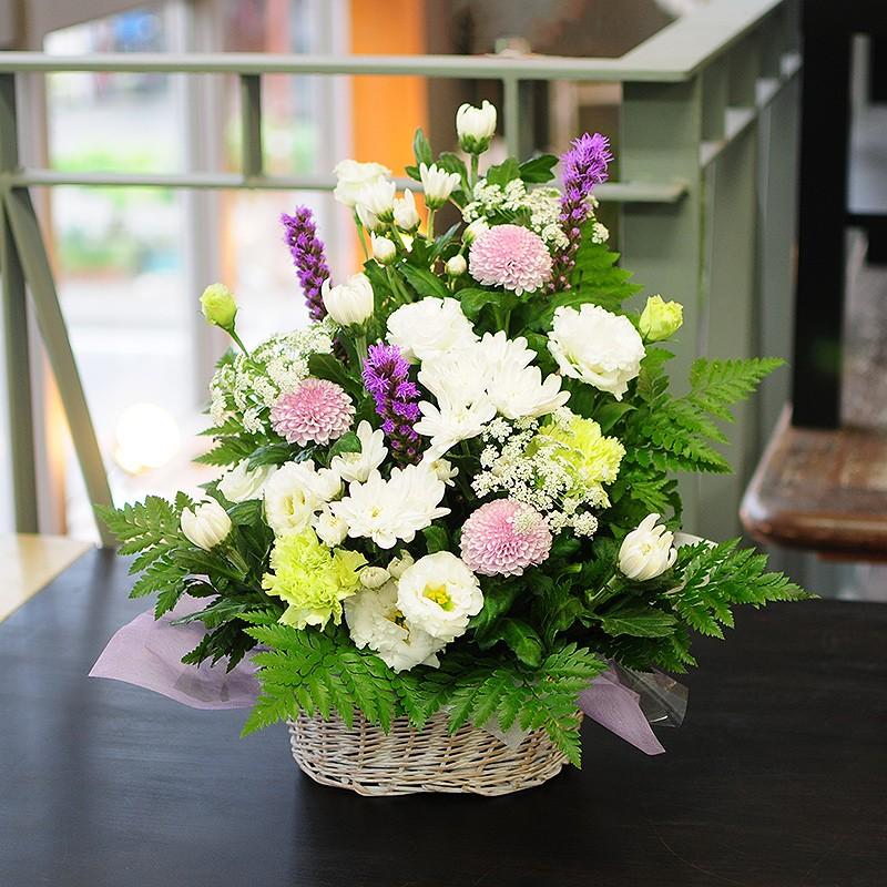 お供え 花 贈る 供花 法事 命日 仏花 生花 四十九日 一周忌 三回忌 法要 デザイナーズお供え花アレンジメント MSサイズ | エーデルワイス花の贈り物 | 04