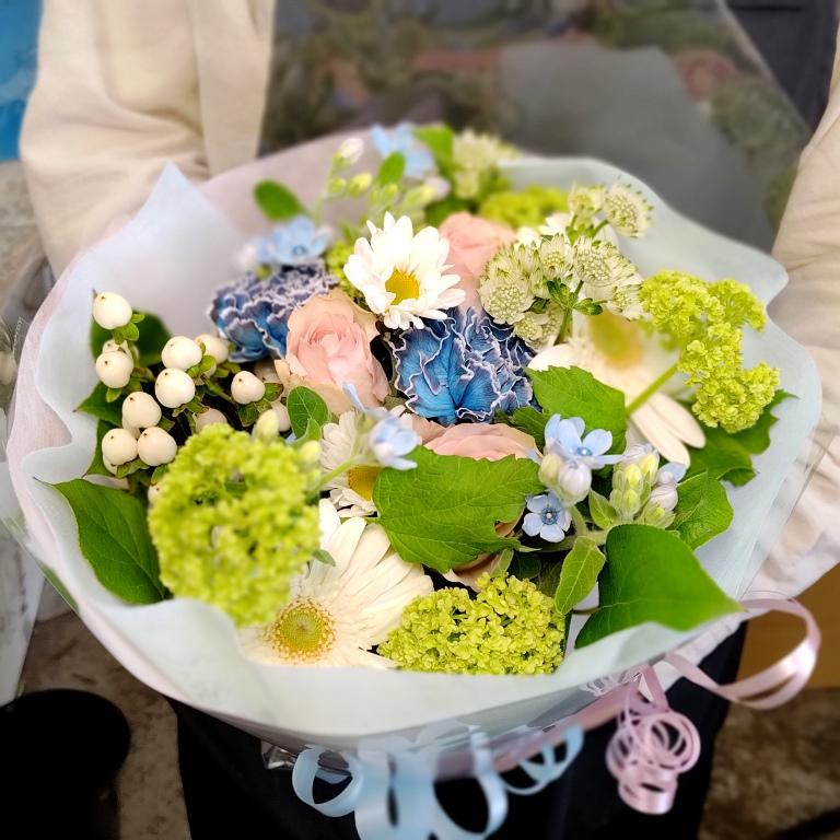 おまかせブーケ 送料無料 花束 花 季節のお花たっぷり デザイナーに