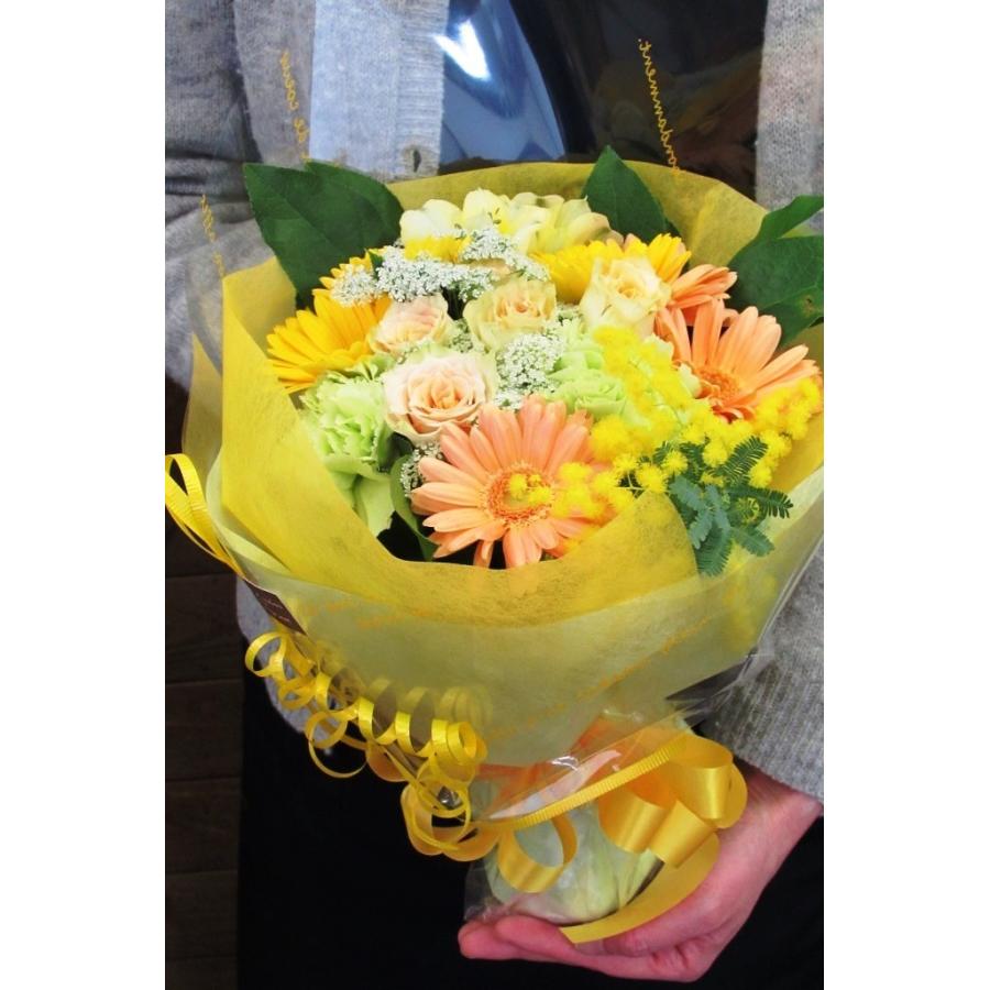 1158円 品質満点 季節のお花たっぷりブーケ 黄色オレンジ系 誕生日 プレゼント 記念日 彼女 彼氏 友達