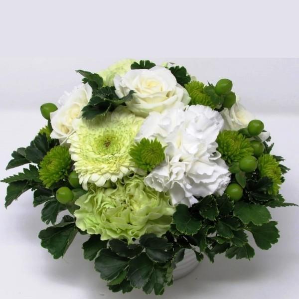 フラワーアレンジメント 誕生日 記念日 彼女 友達 白グリーン系 ラウンド Freeshippingflowerarr2980 White フラワーエキスプレス ヤフー店 通販 Yahoo ショッピング