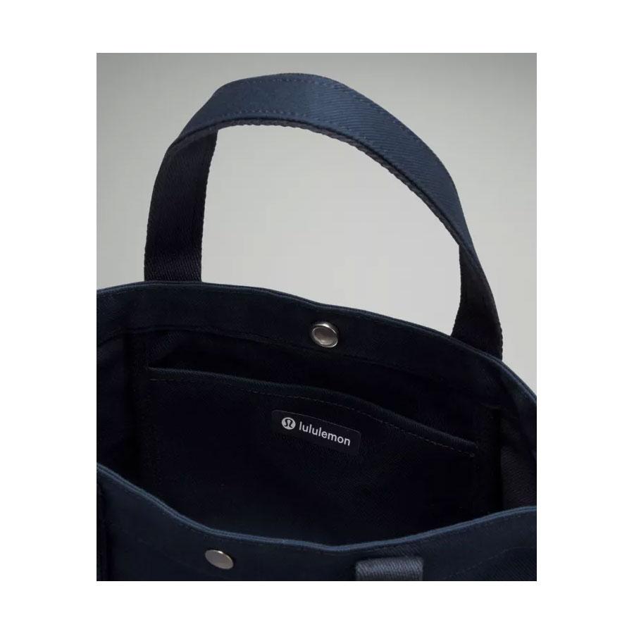 ルルレモン lululemon 黒 ナイロン ミニ トートバッグ 新品 タグ付 lululemon（ルルレモン） ミニバッグ トートバッグ ランチバッグ Daily
