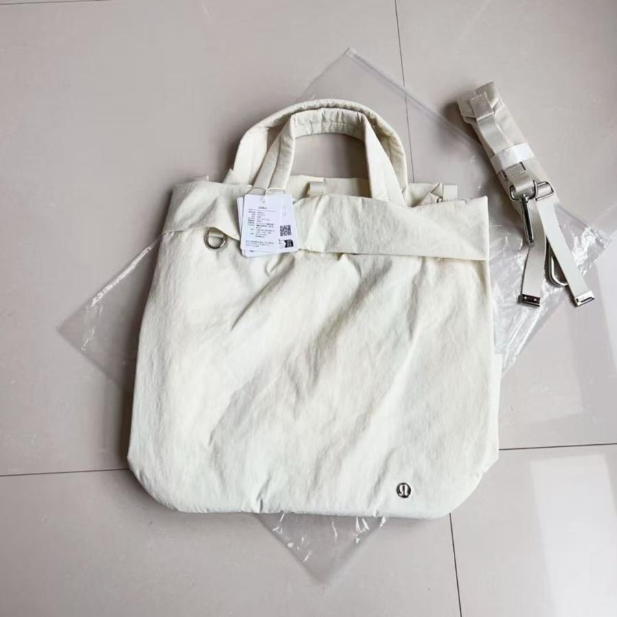 ルルレモンバック（斜め掛けもOK） lululemon - ルルレモンバック（斜め掛けもOK）の通販 by セブン's