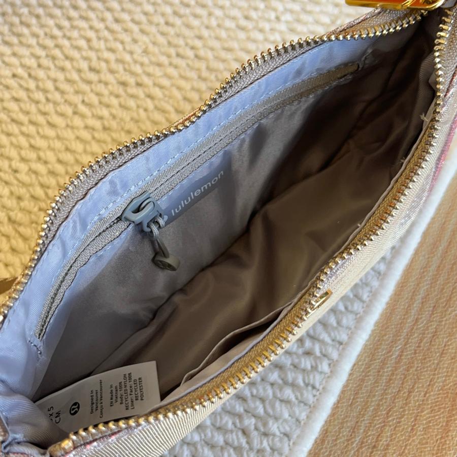 lululemon（ルルレモン） ミニ ショルダーバッグ クラッチバッグ
