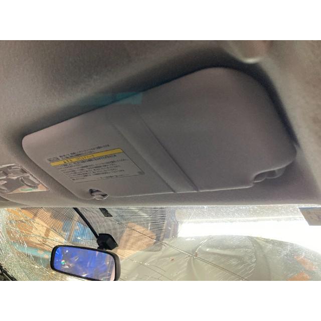 250308 トヨタ アクア NHP10 左フロントサンバイザー助手席用 右