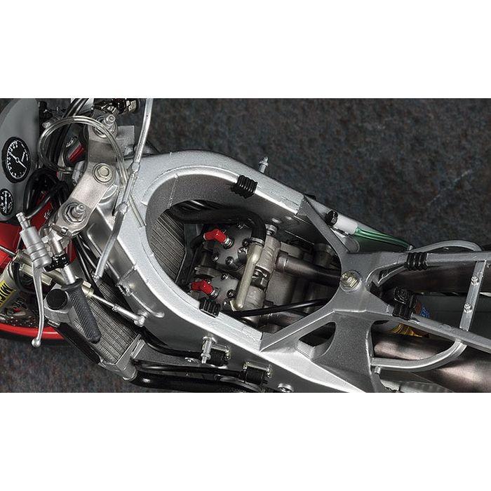 YAMAHA ヤマハ YZR500 (0W98) “1988 WGP500 チャンピオン” エディ
