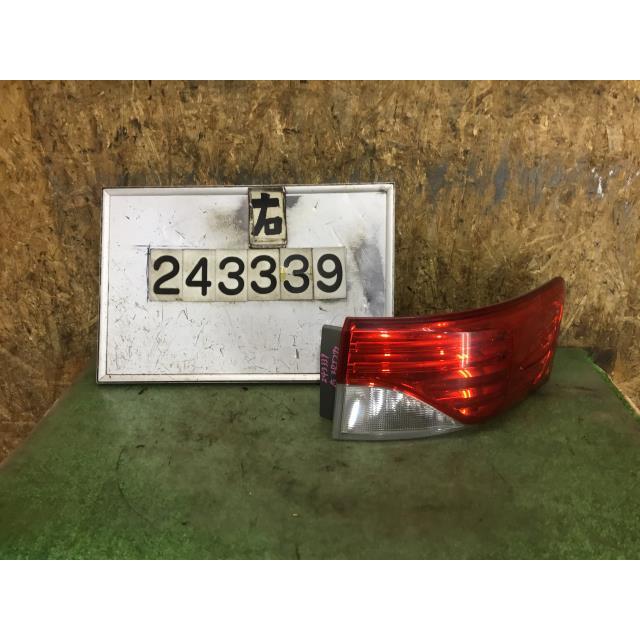 個人宅発送可】アベンシス DBA-ZRT272W 右テールランプ XI 3ZR-FAE 040
