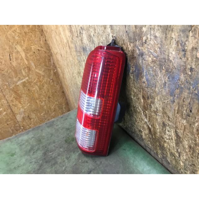 エブリイワゴン 【個人宅発送可】エブリィ GH-DA62W 右テールランプ