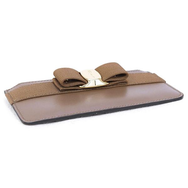 Salvatore Ferragamo グレージュ フラグメントケース