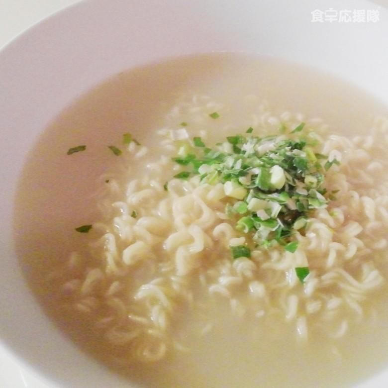 農心 コムタンラーメン 111g×20袋 / 韓国袋麺 牛骨ラーメン | NONGSHIM | 02