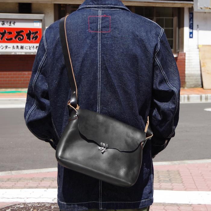 フェルナンドレザー ホリゾンタル アイパッド ラッチ ポーチ FERNAND LEATHER HORIZONTAL I PAD LATCH POUCH レザーショルダーバッグ 本革 レザーバッグの画像