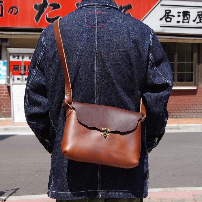フェルナンドレザー ホリゾンタル アイパッド ラッチ ポーチ FERNAND LEATHER HORIZONTAL I PAD LATCH POUCH レザーショルダーバッグ 本革 レザーバッグの画像