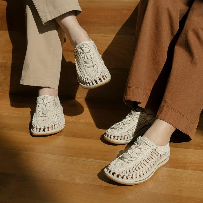 KEEN サンダル UNEEK CANVAS / ユニーク キャンバス/ レディース
