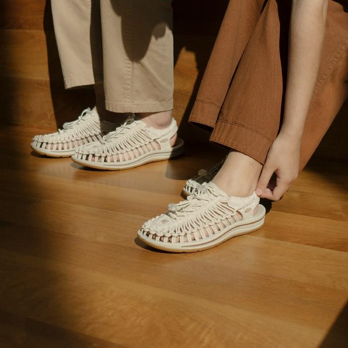 ○★新品 未使用 KEEN ユニーク キャンバス 定番アウトドアサンダル ユニーク(KEEN) キーン ユニーク キャンバス レディース KEEN