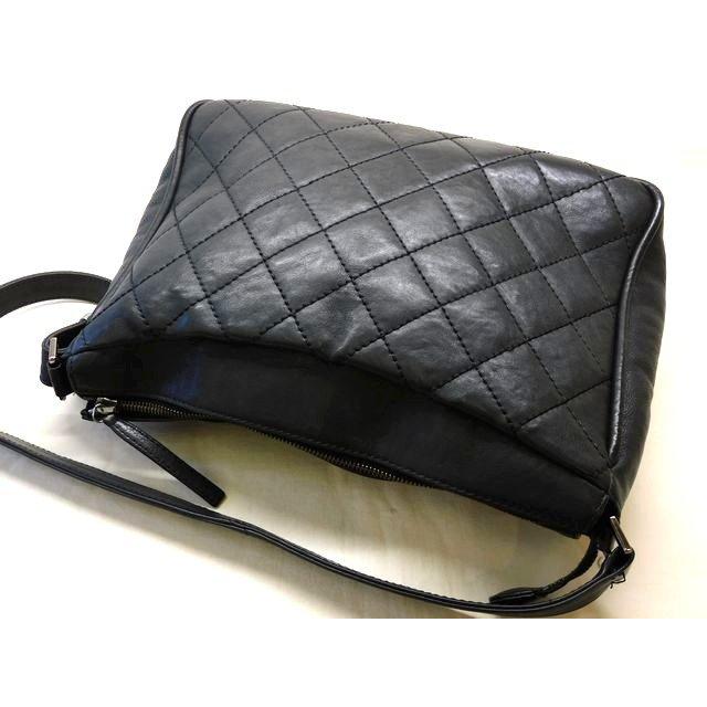 シャネル ☆ セミショルダーバッグ 肩掛け 黒 ブラック レザー 10番台
