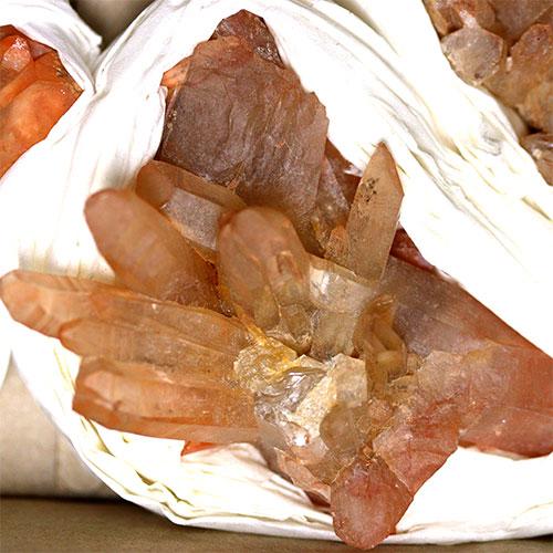 〔D330-1〕箱売り モロッコ産レッドクォーツクラスター(天然赤水晶)/Red Quartz【メール便不可】の画像