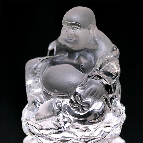 〔D433-9〕超透明 天然水晶布袋像 布袋様 布袋尊 彫刻 置物 台付き【メール便】の画像