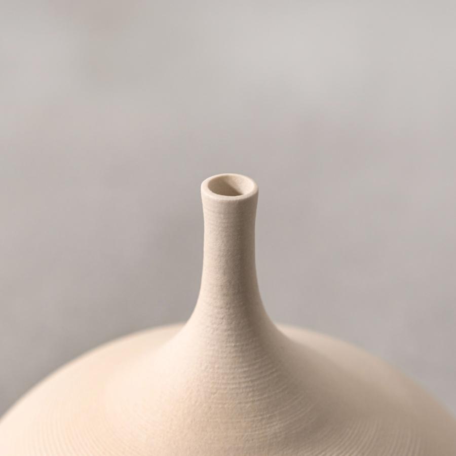 花瓶 フラワーベース 一輪挿し おしゃれ 陶器 インテリア 小さい かびん 北欧雑貨 モダン シンプル コンパクト ディスプレイ アイボリー ブラック form 東谷 |  | 05