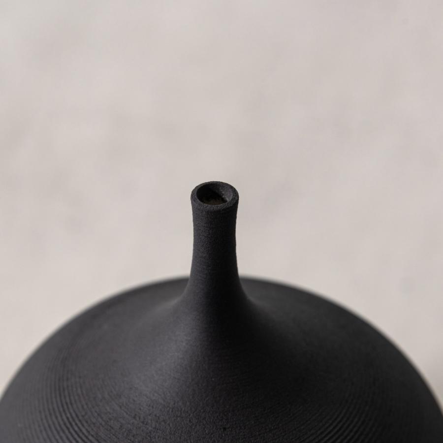 花瓶 フラワーベース 一輪挿し おしゃれ 陶器 インテリア 小さい かびん 北欧雑貨 モダン シンプル コンパクト ディスプレイ アイボリー ブラック form 東谷 |  | 06