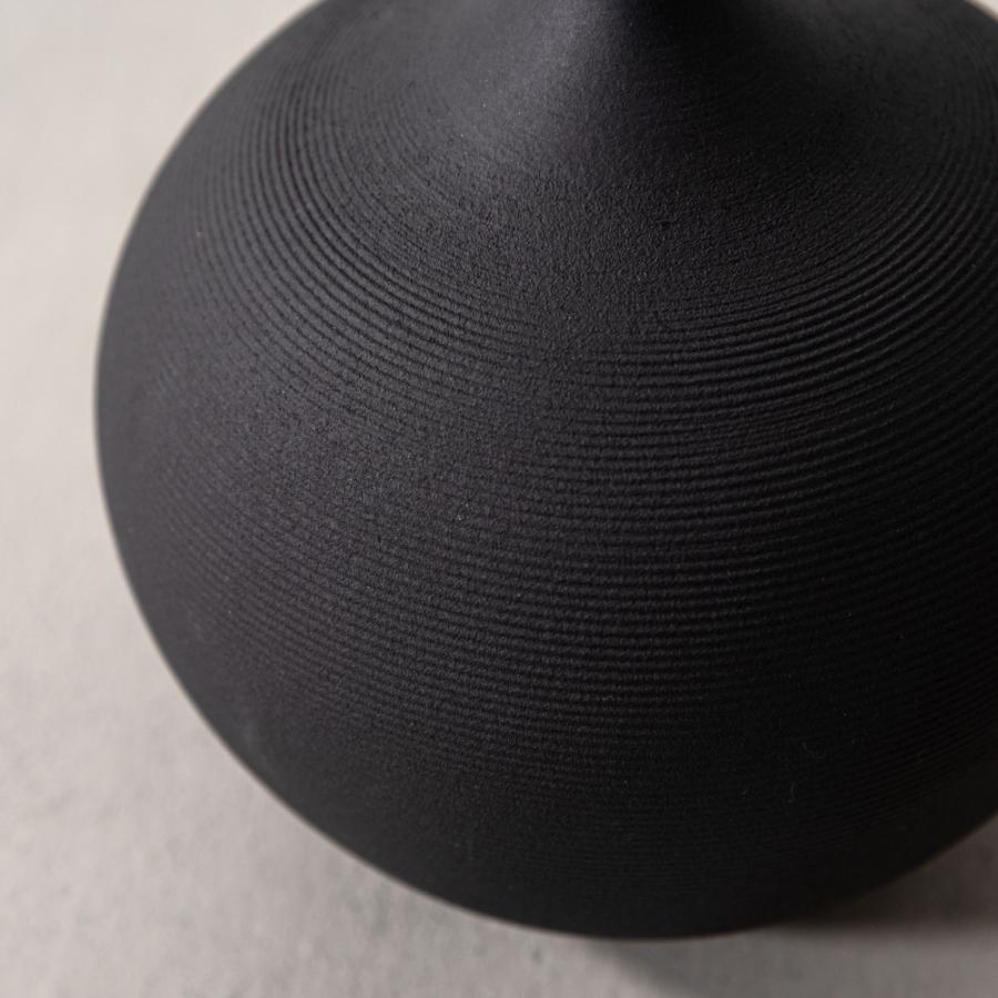 花瓶 フラワーベース 一輪挿し おしゃれ 陶器 インテリア 小さい かびん 北欧雑貨 モダン シンプル コンパクト ディスプレイ アイボリー ブラック form 東谷 |  | 08