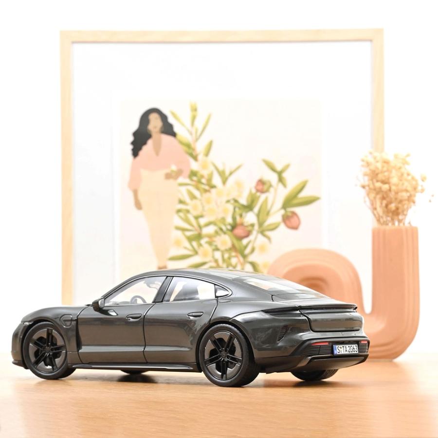 ノレブ（NOREV） 1/18 ポルシェ タイカン ターボS 2024年式 スレート