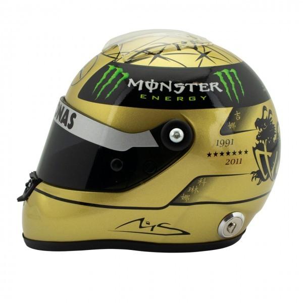 【40%OFFセール】シューベルト 1/2スケール ヘルメット ミハエル シューマッハ メルセデス AMG ペトロナス MGP W02 2011年 スパフランコルシャン ゴールド仕様