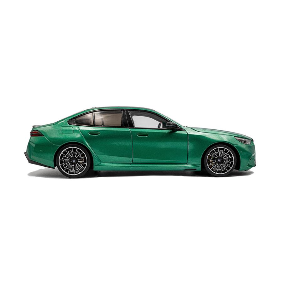 ソリド 1/18 BMW M5 2025年式 アイル オブ マン グリーン メタリック ミニチュア 模型 ミニカー モデルカー S1814701_4