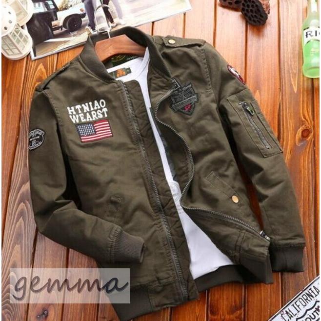 ファーの毛並もしなやかで暖かいミリタリージャケットです。 ファーの毛並もしなやかで暖かいミリタリージャケットです。