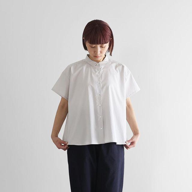 HUIS ハウス オーガニックコットン丸襟半袖ブラウス（ホワイトグレー