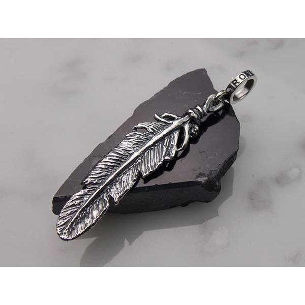 ROYAL ORDER（ロイヤル・オーダー） フェザー 8 ペンダント : Freaks