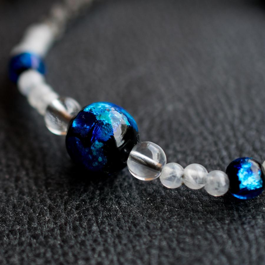 ホタルガラスのビーズ・ブレスレット001 マクラメ 天然石 ビーズ 数珠