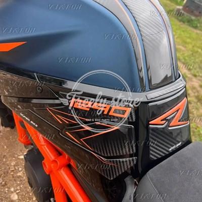 【並行輸入品】3Dレジンバイクタンクパッドステッカー 自動二輪車燃え種貯蔵タンク防御することデ長い巻き毛 1290スーパーデュークR 公爵1290 2020-2023 2022 2021 相応う