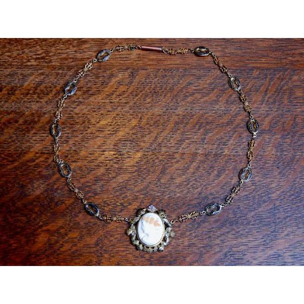 シェルカメオ　エナメルネックレス