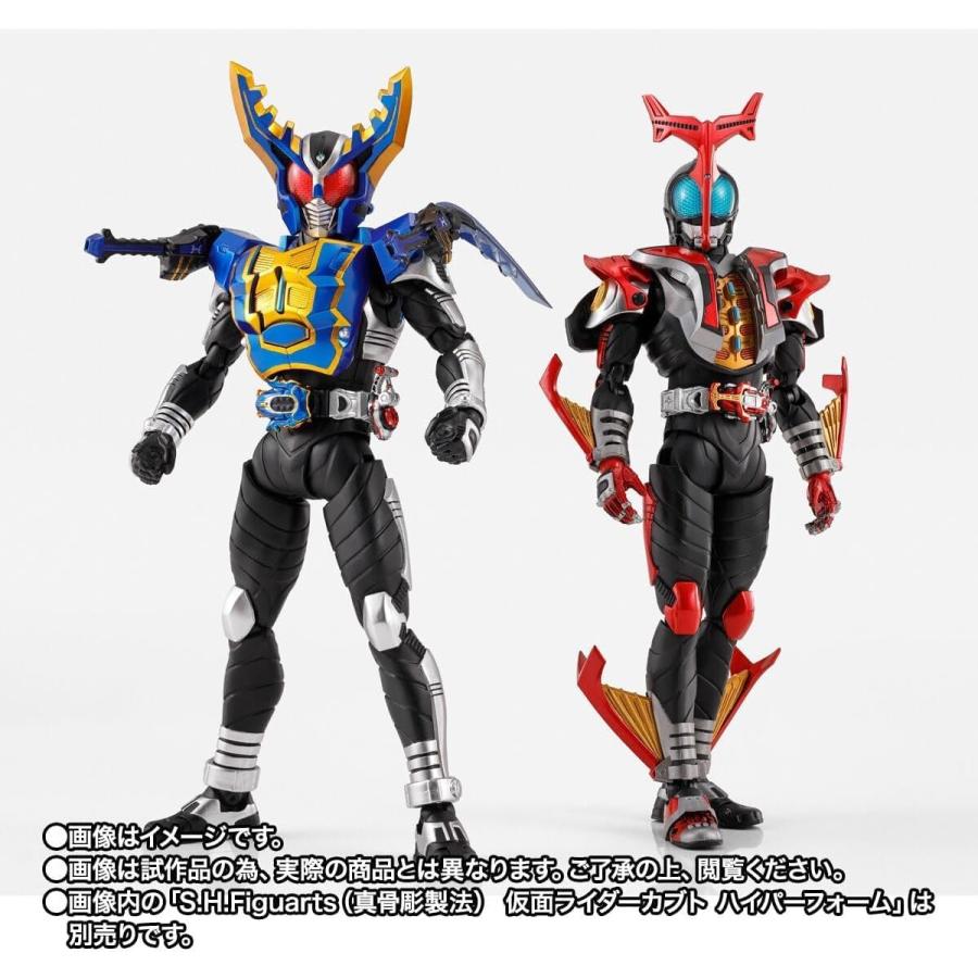 フィギュアーツ 真骨彫製法 仮面ライダーカブト ハイパーフォーム　ガタック Amazon.co.jp: S.H Figuarts（真骨彫製法） 仮 面ライダー