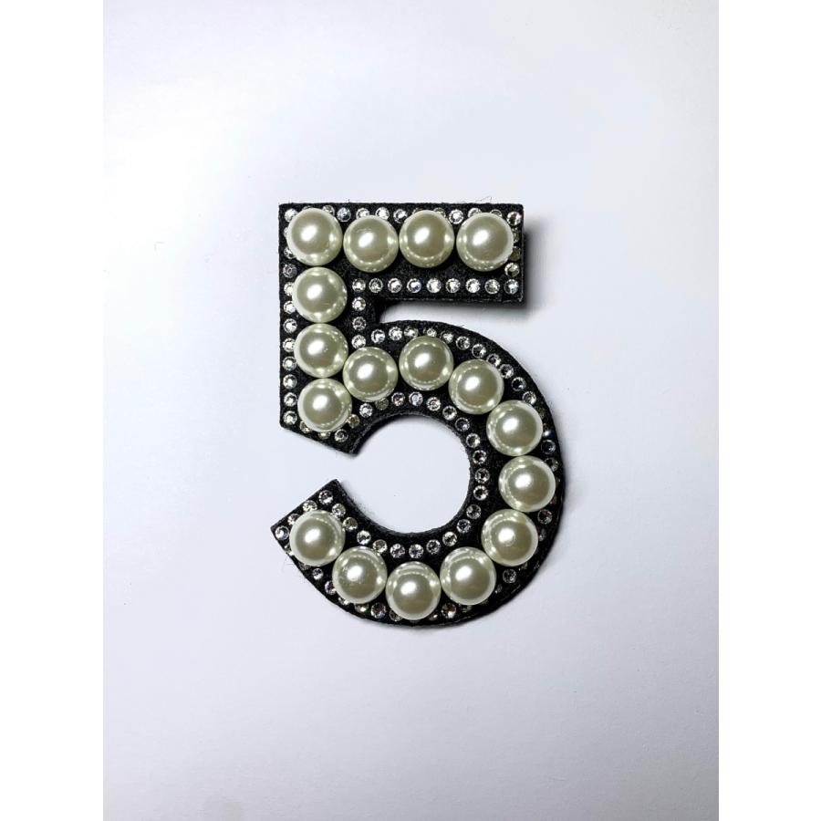FREES ブローチ　FBR-003　シャネル風No,5　　45ｘ60ｍｍ　高級ラインストーン上品なパール使用　日本製 |  | 03