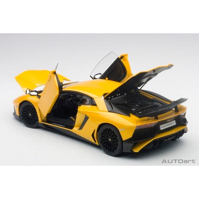 新品 74558 オートアート 1/18 ランボルギーニ アヴェンタドール LP750-4 SV （メタリック・イエロー)｜freestyle-hobby｜03