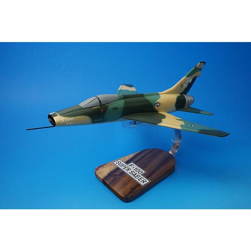 全長約37cm 全幅約30cm F−100 スーパーセイバー アメリカ空軍